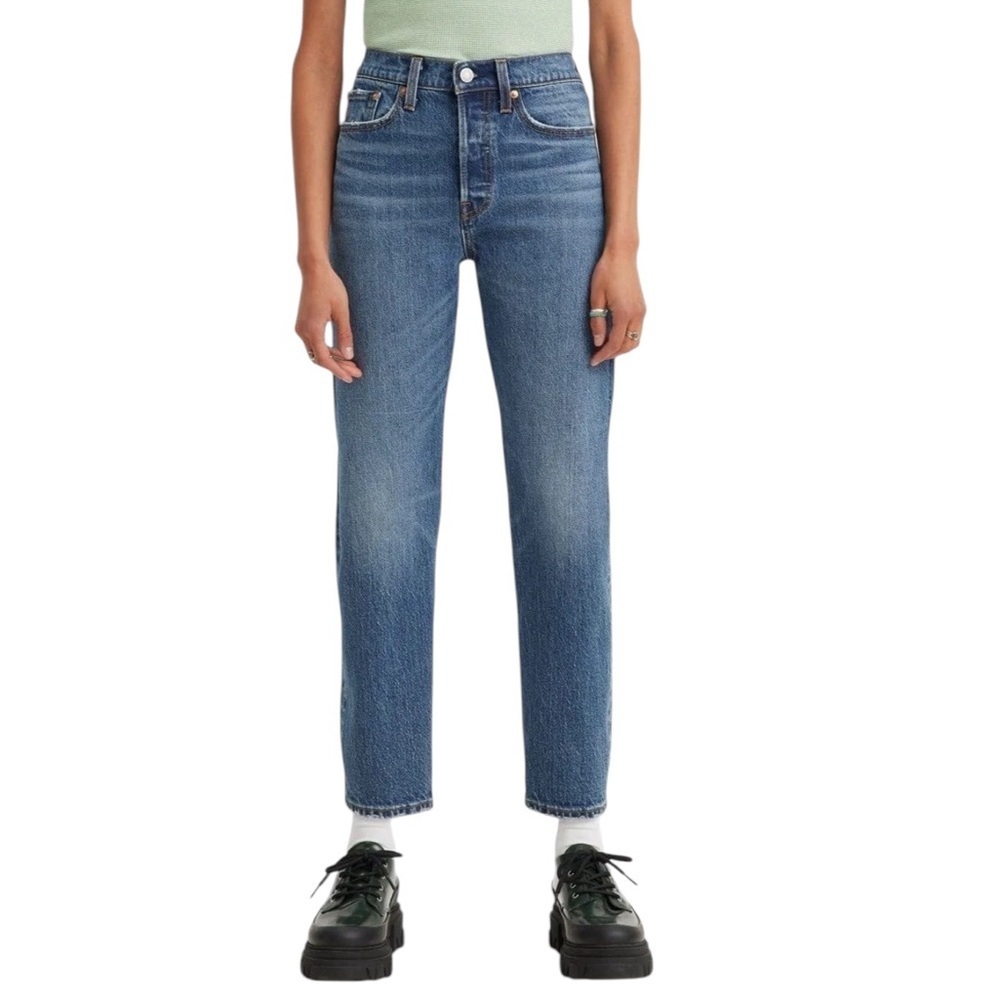 LEVI'S NWT
Wedgie Straight Blue Jeans in Sz 25